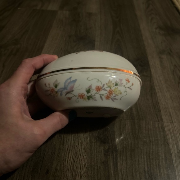 Avon porcelain egg - Picture 6 of 6
